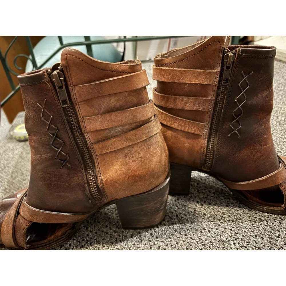 Freebird by Steven Peru Leather Size 9 Mid-Shaft Ankle Open Toe Buckles Brown